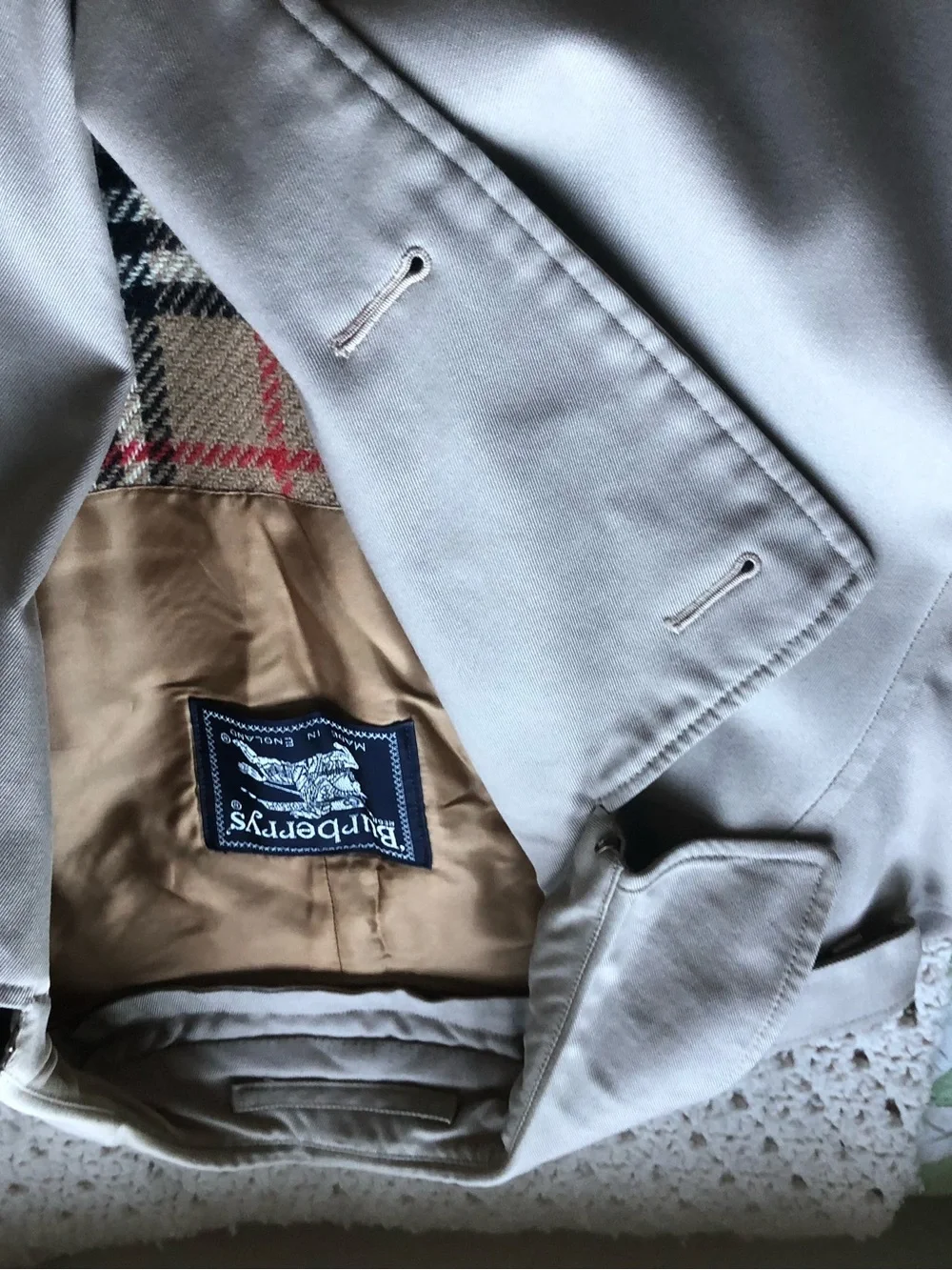Burberry Beige Double-Breasted Trench Coat - Picture 6 of 13